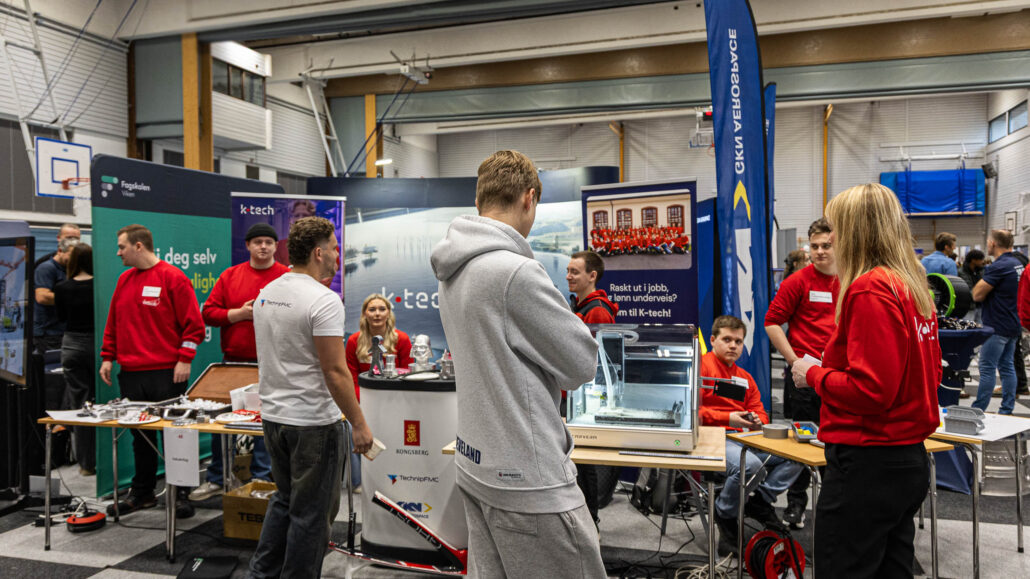 Lærlinger fra K-tech på yrkesmessen 2025 i Kongsberg 