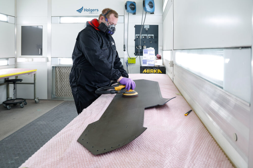En lærling i industriell overflatebehandlingsfaget hos K-tech