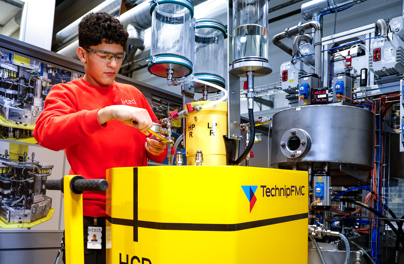 En lærling i industrimekaniker hos K-tech